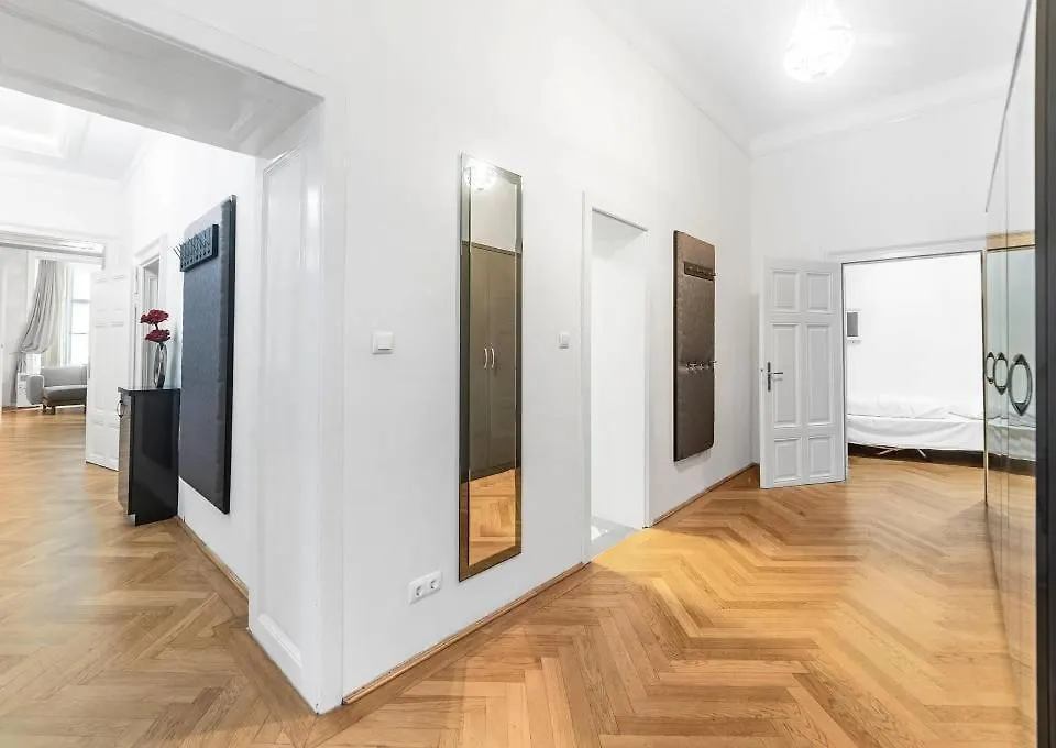Carlton Suites Vienna Apartment