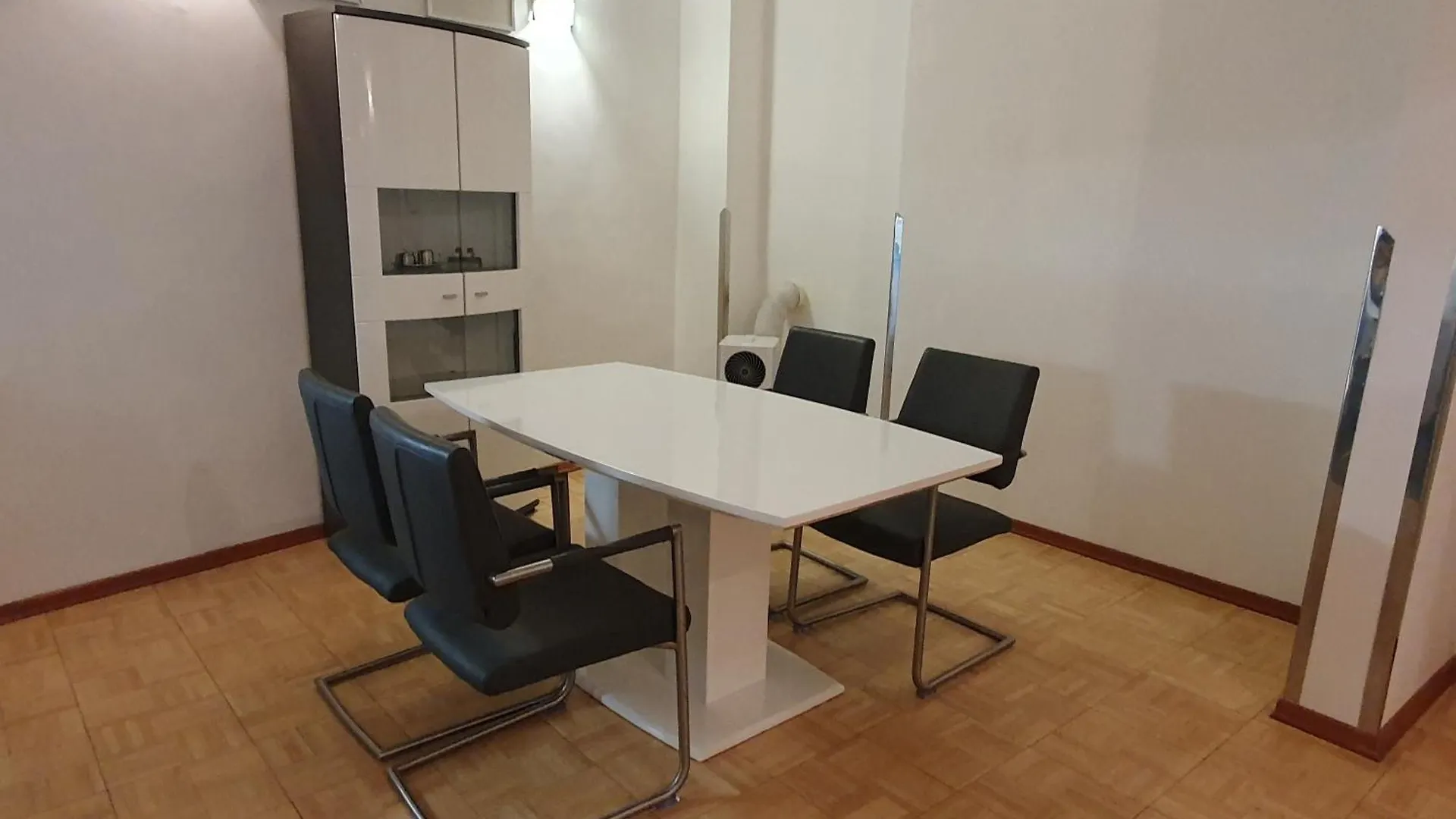 Carlton Suites Vienna Apartment