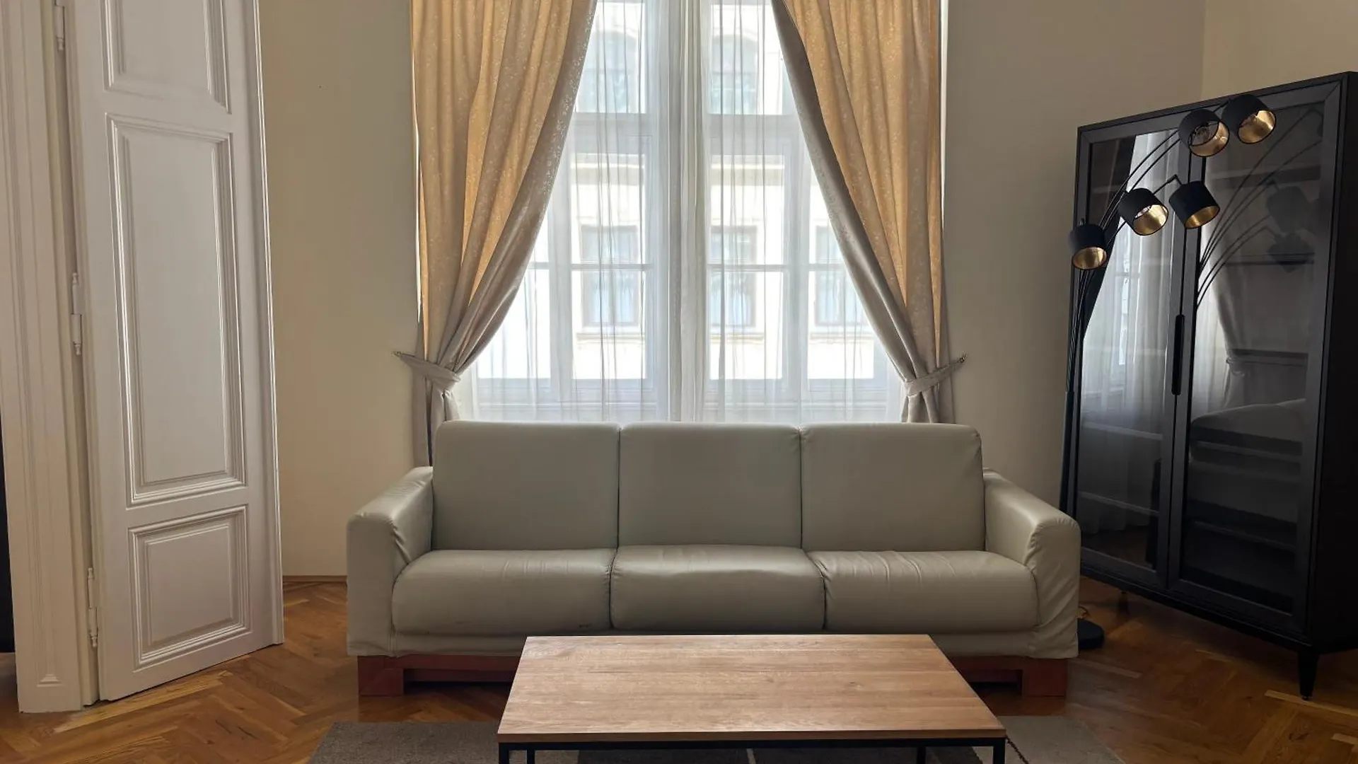 Carlton Suites Vienna 0*,