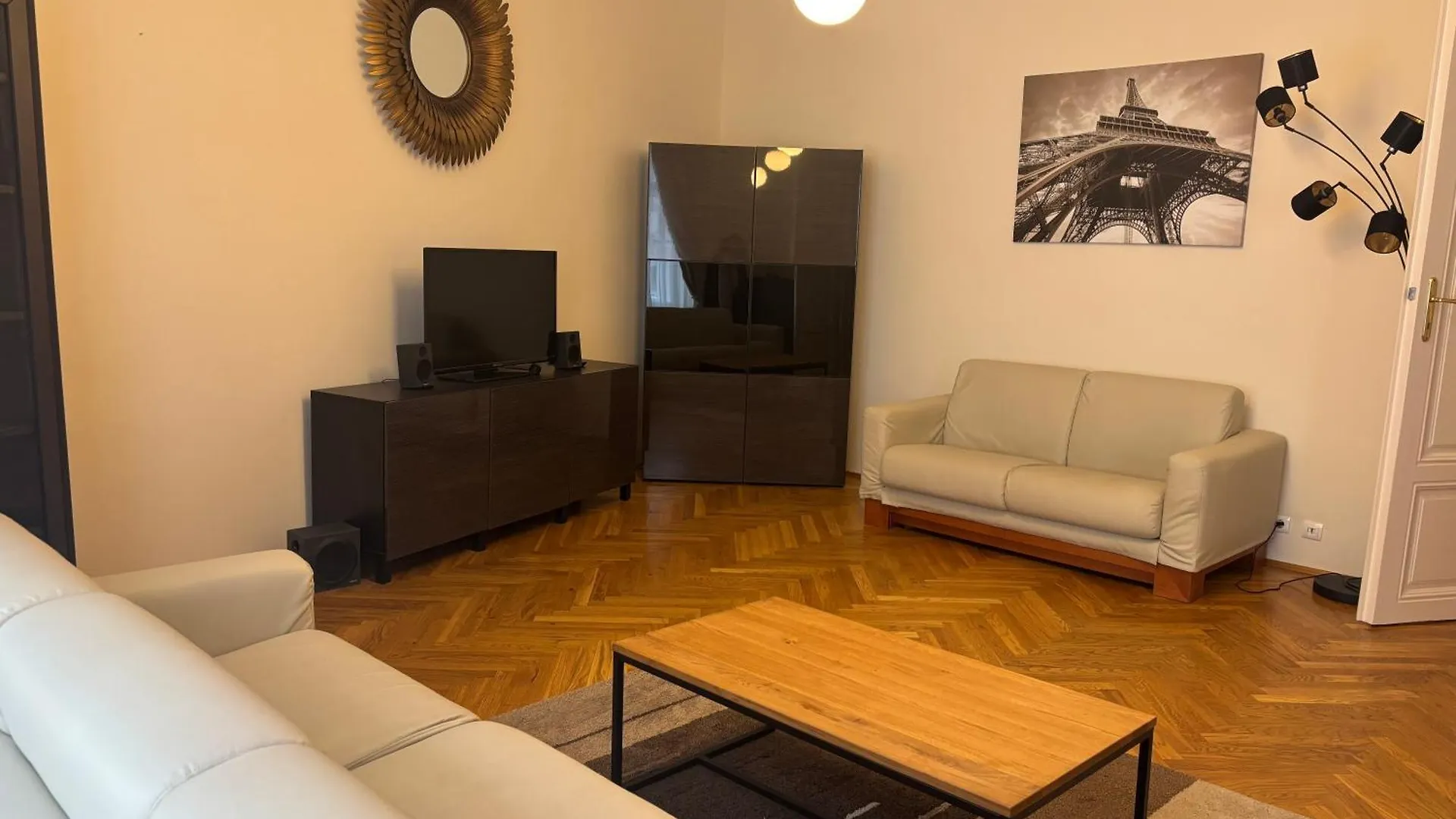 Carlton Suites Vienna