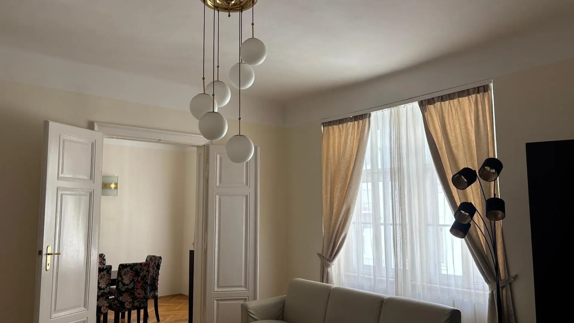 Carlton Suites Vienne