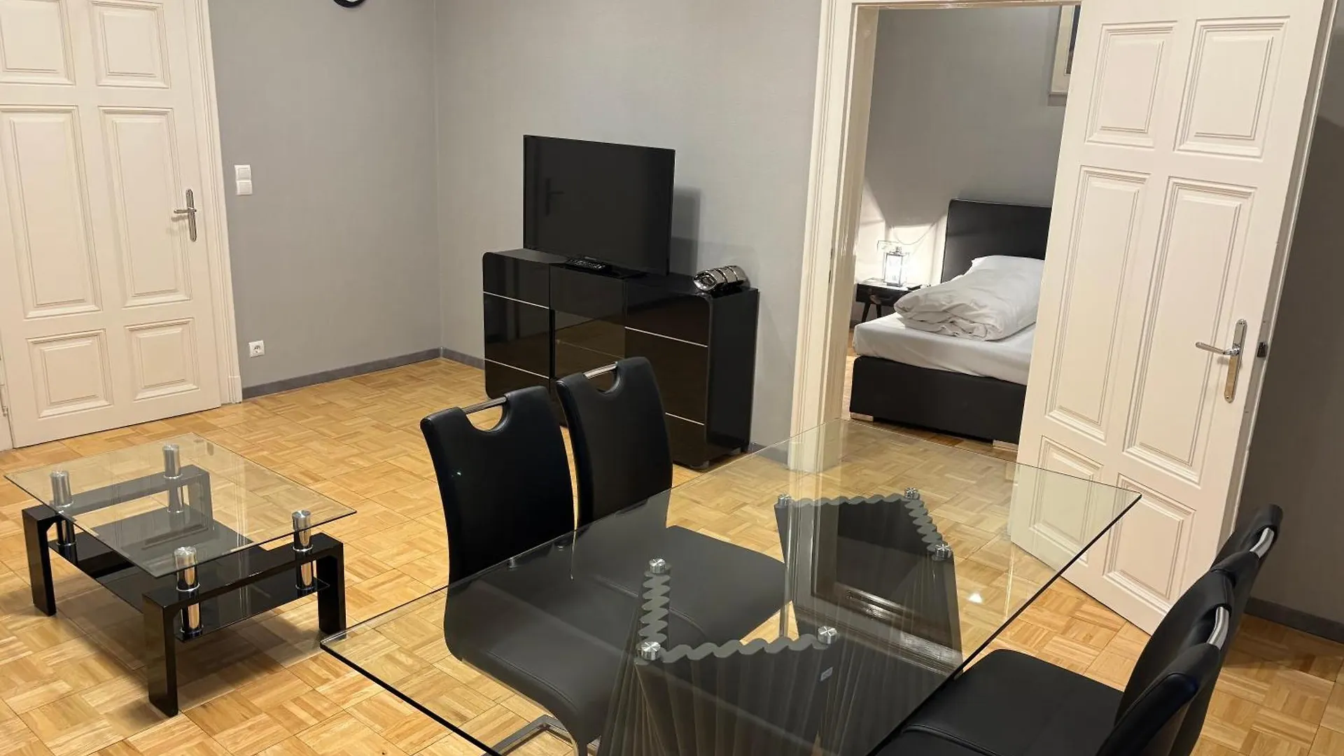 Carlton Suites Vienna Apartment